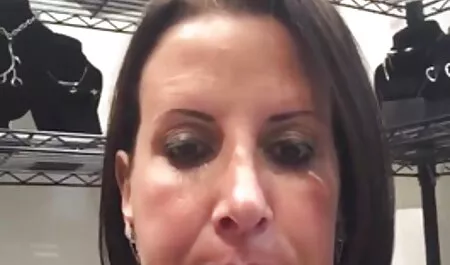 Oma wird im öffentlichen reife geile mature Bereich geschlagen