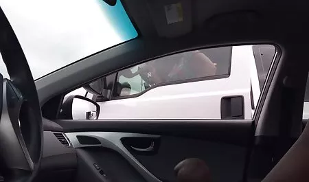 Double Glory Hole für süße pornos mit älteren Teen