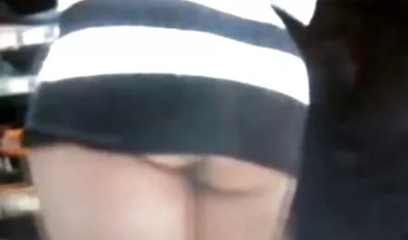 Ehemann filmt Frau wird von zwei reife geile deutsche weiber Männern gefickt