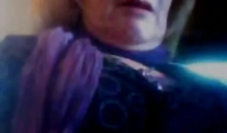 Lesbenspiel zwischen zwei geilen scharfe reife weiber Mädchen