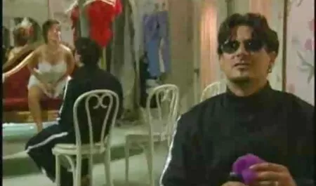 Wunderschöne haarige Brünette masturbiert mit geile weiber ab 50 Buttplug