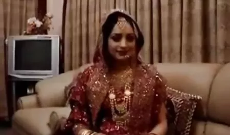 Geile Camgirl Babe sex mit reifen weibern spielt mit ihrer rasierten rosa Muschi