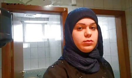 Hübsche Brünette in den Arsch und alte reife votzen die Muschi gefickt