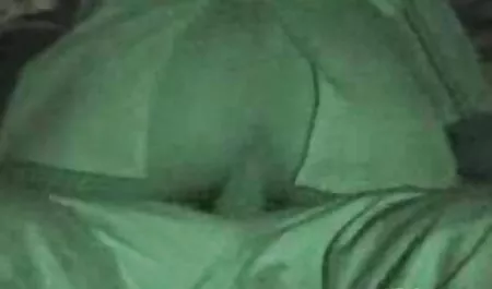 Japanische Milf masturbiert auf reife versaute weiber der Couch