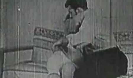 Emi Orihara bietet ein hervorragendes Solo für ältere pornofilme ihre Spielsachen