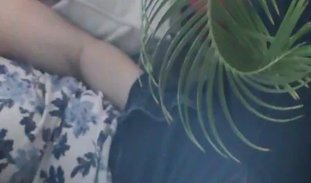 Blonde geile Mund bekommt reife deutsche frauenpornos drei große Schwänze zu saugen