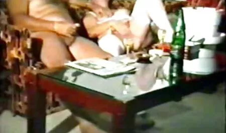 Teen mit hängenden kostenlose pornos mit frauen ab 50 Titten