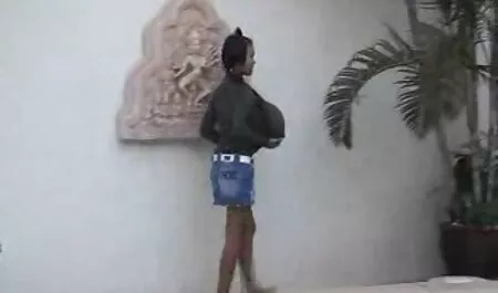 Asiatische Hure in Kniestrümpfen bekommt ihre enge Muschi von hinten reife nackte geile frauen gefickt