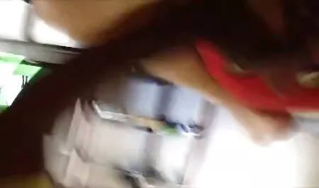 Männlicher Kerl nimmt süße Blondine geiler sex mit reifen frauen auf, um in seinem Auto zu ficken