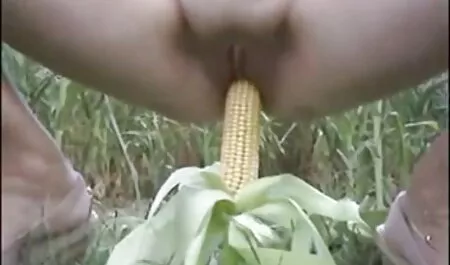 Sehen Sie die zierliche Paula Shy mit riesigen Titten beim Masturbieren nackte reife geile frauen