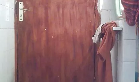 Asiatische Prostituierte schneidet ihren Strumpf und Spielzeug masturbiert reife sexy damen