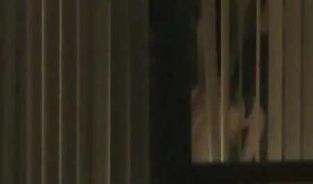 Molliges haariges deutsches Mädchen in der Küche analisiert geilereife