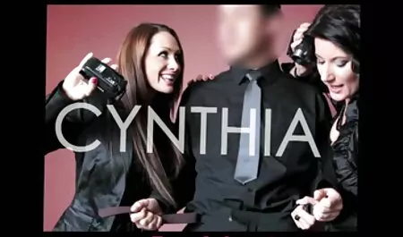 Blond gibt einen geile weiber über 40 Footjob der Träume