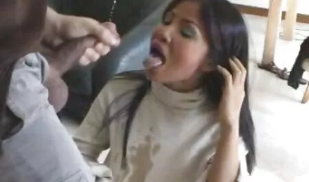 Stiefmutter erwischte pornos mit alten damen Stiefsohn und ließ ihre Muschi ficken