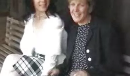 Die geile reife sau asiatische Hausfrau Tia nimmt zwei Typen einen Schwanz ab