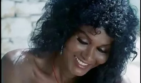 Praller reife geile alte Puma Eva lässt ihre Fotze auf Nahaufnahmen spielen